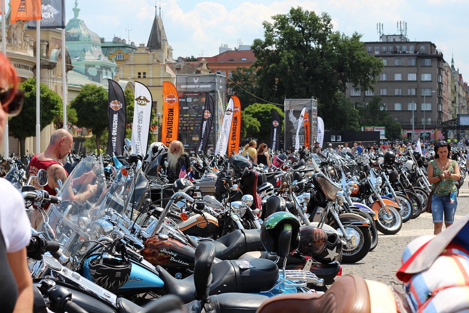 Jízda na motorce je skvělá.